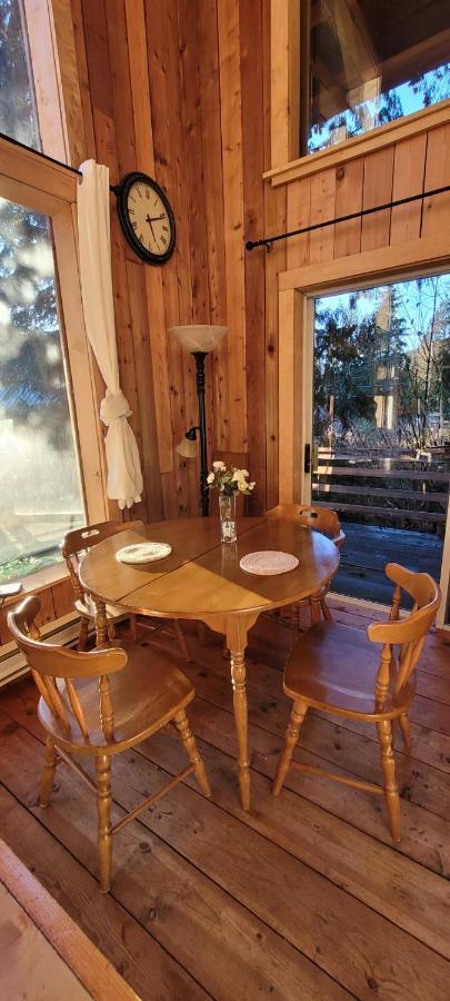 Vila Ocean Views & Sunset Beach Cabin With Soaker Tub & Fire Pit Powell River Exteriér fotografie